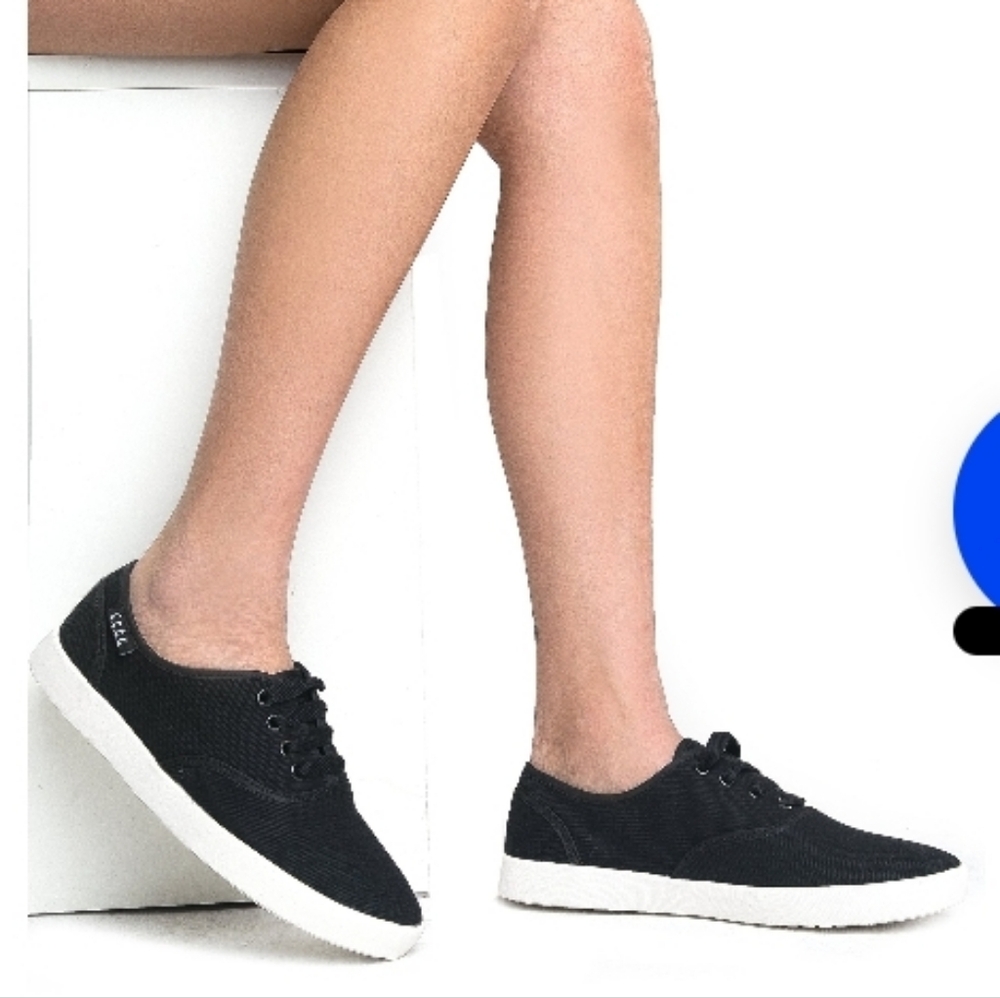 ❤️10/$40 New cute to the core Kodi canvas sneakers